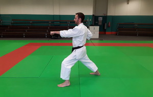 en avançant, oï tsuki gauche, même position